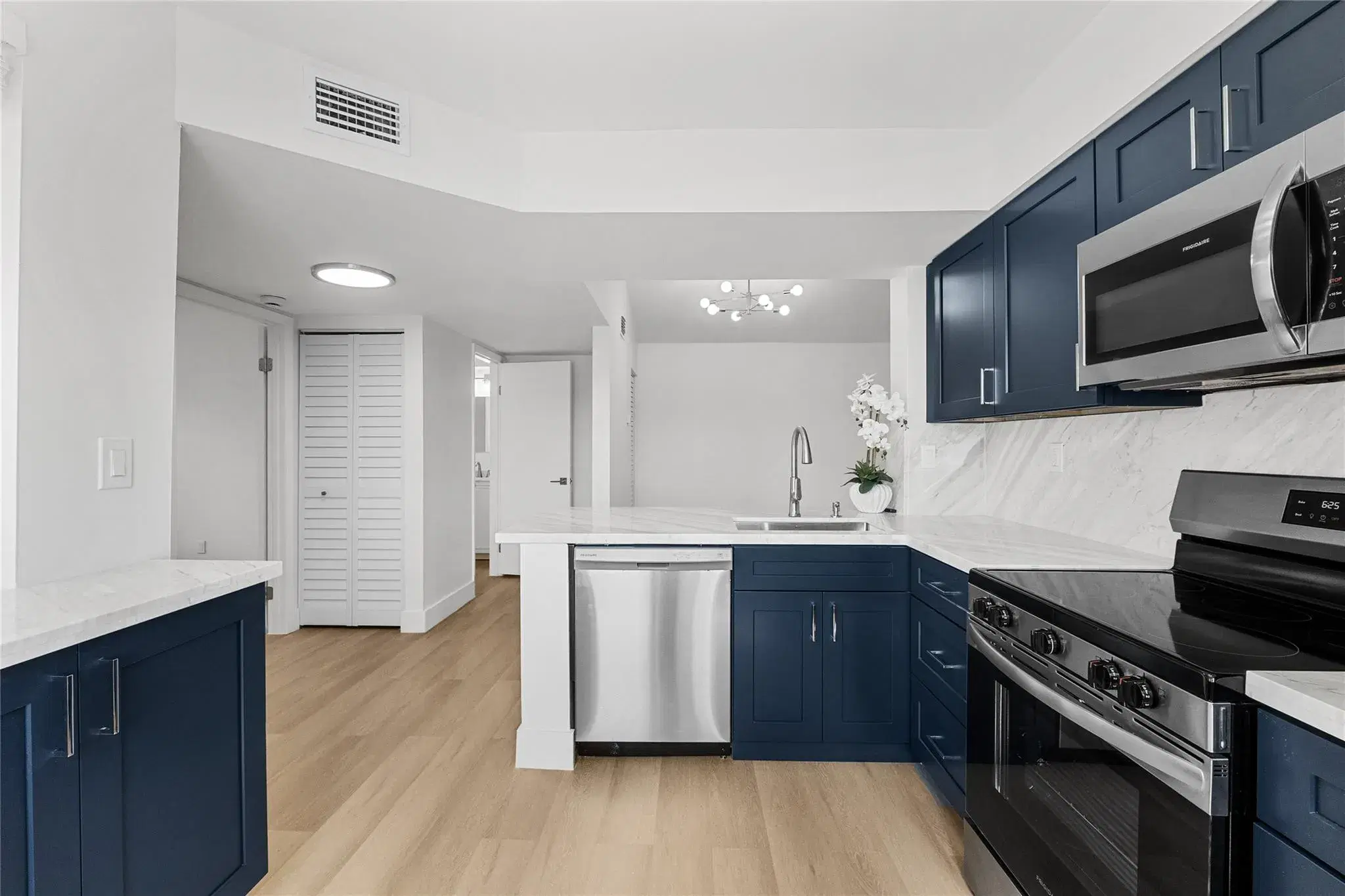 Picture of 876 NW 92Nd Ave, Plantation, FL 33324