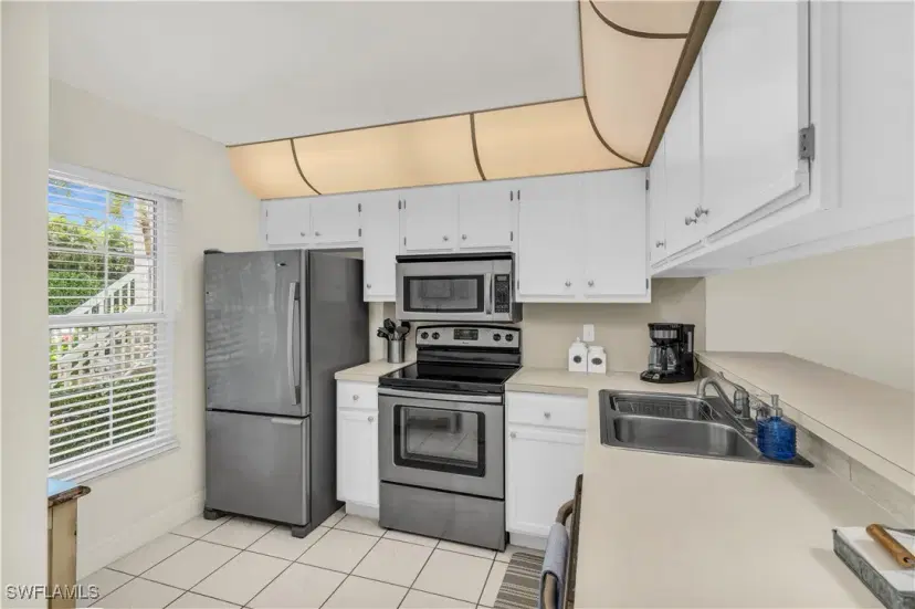 Picture of 661 W Elkcam Cir 911, Marco Island FL 34145