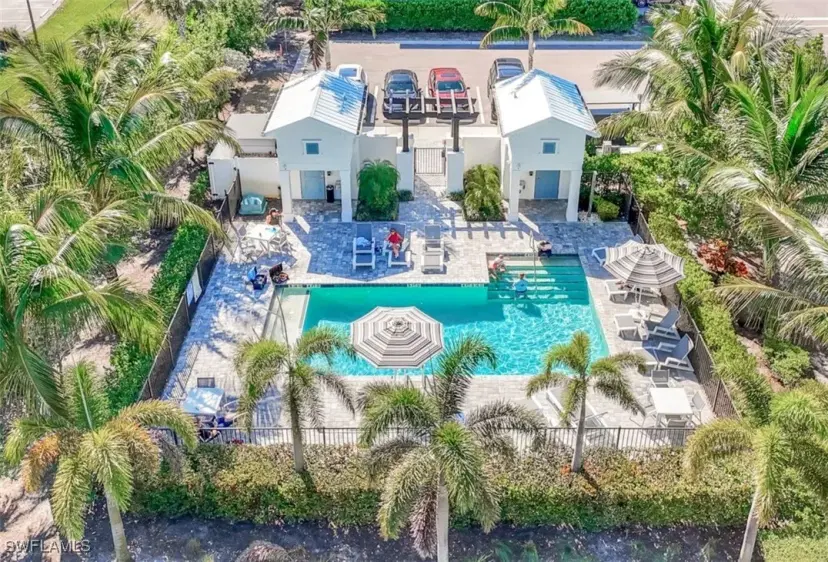 Picture of 13058 Pembroke Dr, Naples FL 34105