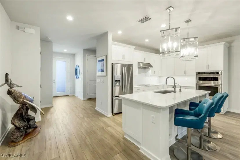 Picture of 13058 Pembroke Dr, Naples FL 34105