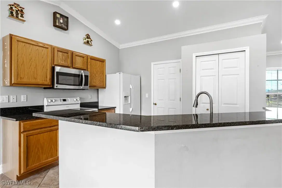 Picture of 1502 SE 2Nd Pl, Cape Coral, FL 33990