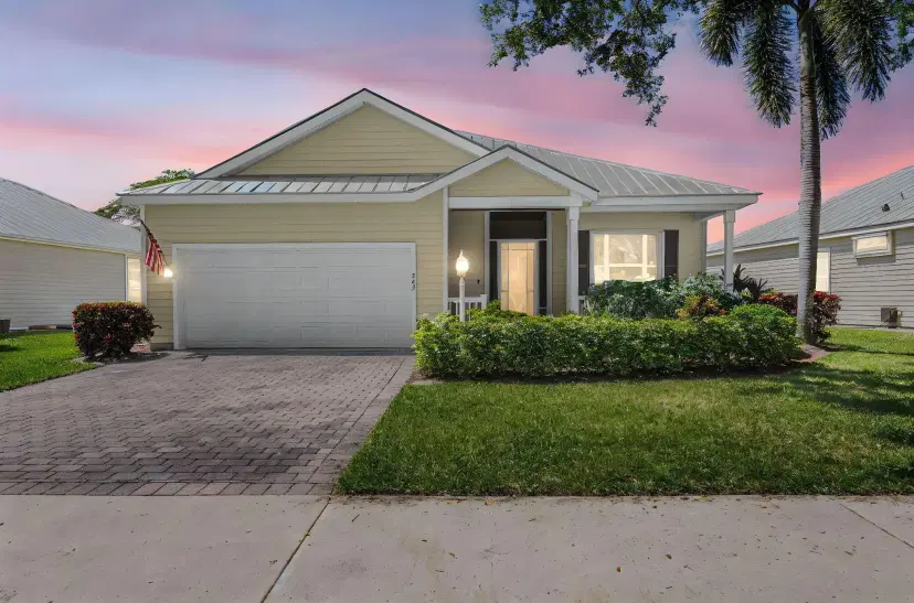 Picture of 543 NE Canoe Park Circle, Port St Lucie FL 34983