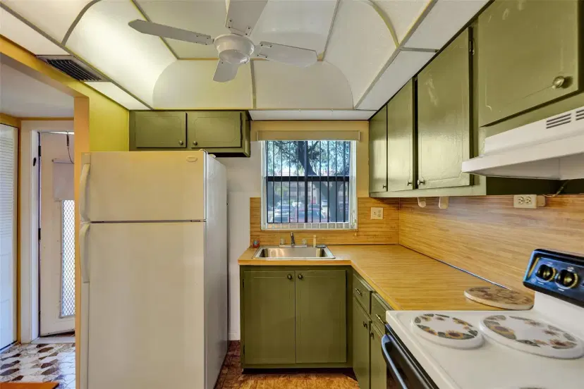 Picture of 9641 Sunrise Lakes Blvd 106, Sunrise FL 33322