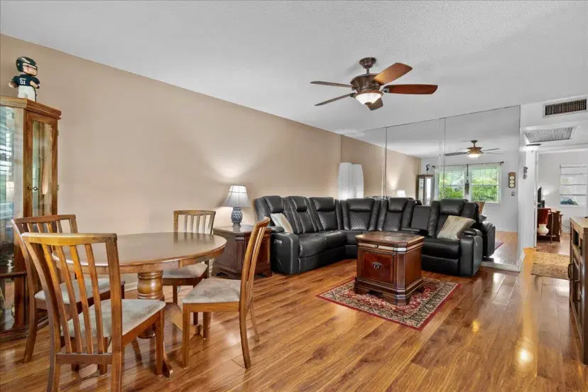 Picture of 410 Sheffield Q, West Palm Beach FL 33417
