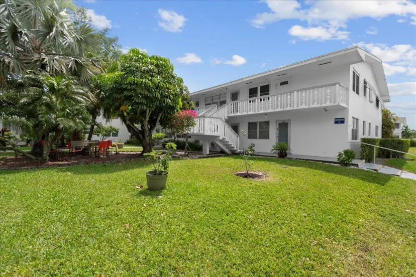Picture of 410 Sheffield Q, West Palm Beach FL 33417