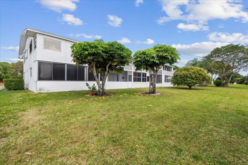 Picture of 410 Sheffield Q, West Palm Beach FL 33417