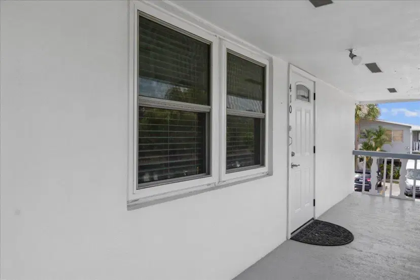 Picture of 410 Sheffield Q, West Palm Beach FL 33417