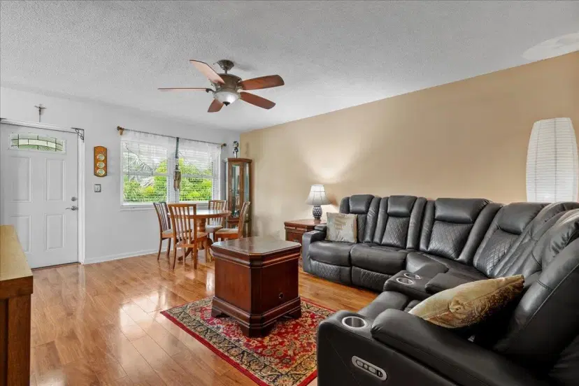 Picture of 410 Sheffield Q, West Palm Beach FL 33417