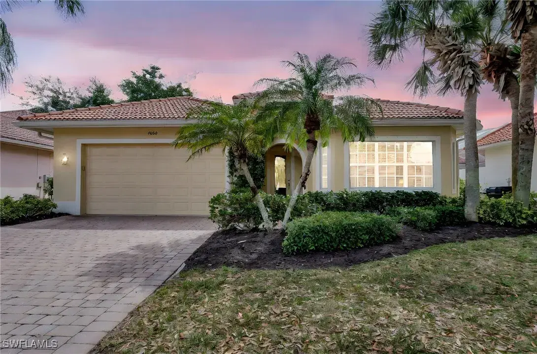 Picture of 4850 Europa Dr, Naples, FL 34105