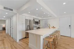 Picture of 222 Harbour Dr 104, Naples, FL 34103