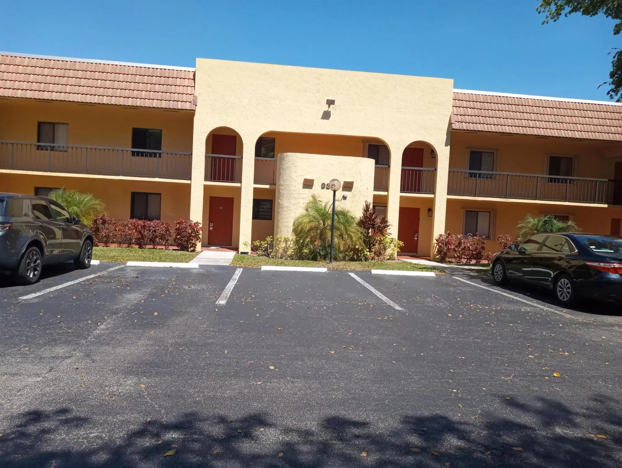 Picture of 930 SW 9Th Street Circle 102, Boca Raton, FL 33486