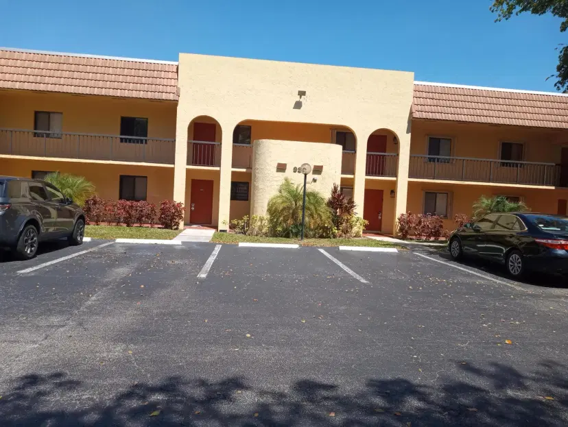 Picture of 930 SW 9Th Street Circle 102, Boca Raton FL 33486