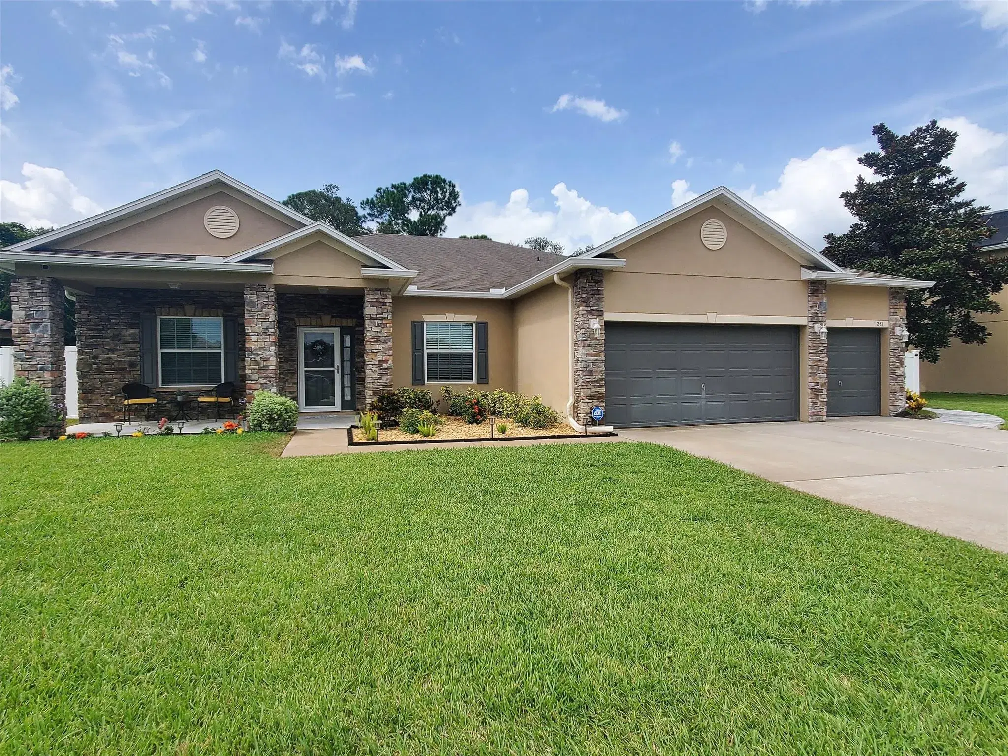 Picture of 258 Knot Hole Circle, Chuluota, FL 32766