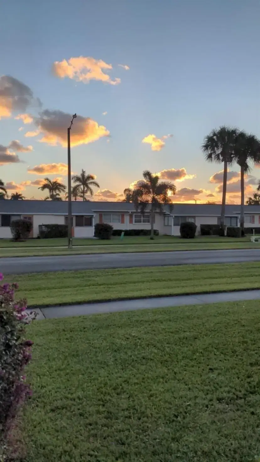 Picture of 2739 Dudley Drive W C, West Palm Beach FL 33415
