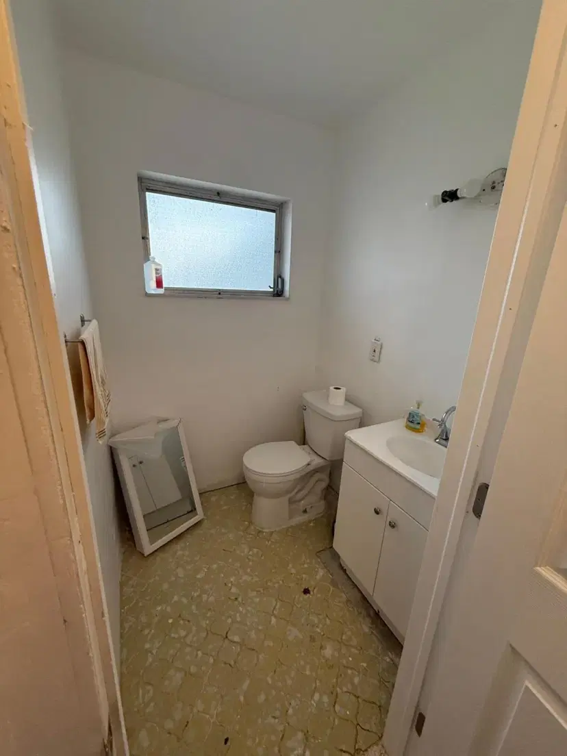 Picture of 2739 Dudley Drive W C, West Palm Beach FL 33415