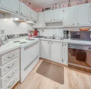 Picture of 2102 Lake Osborne Drive 19, Lake Worth Beach FL 33461