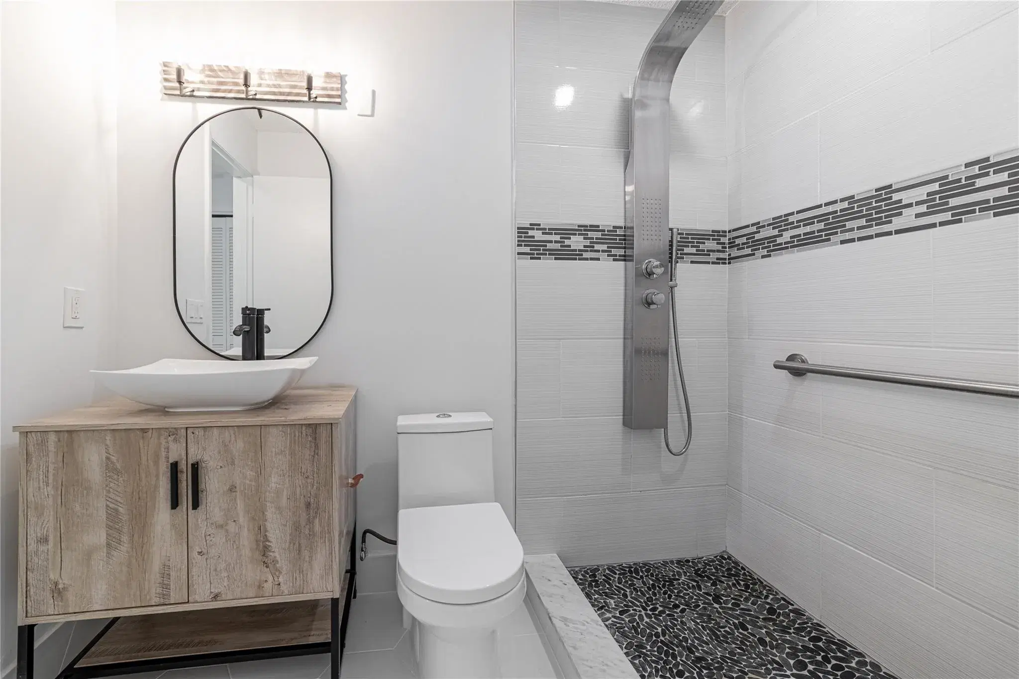 Picture of 811 SE 4Th Ave C204, Dania Beach, FL 33004