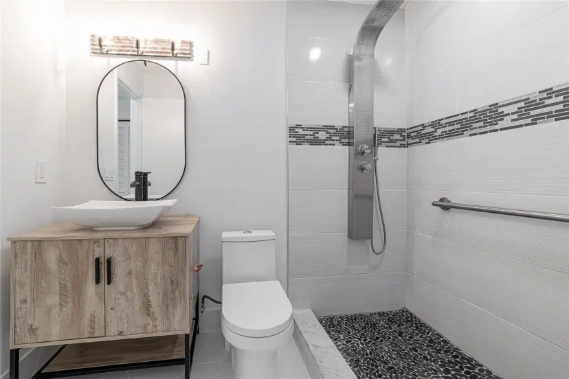Picture of 811 SE 4Th Ave C204, Dania Beach FL 33004