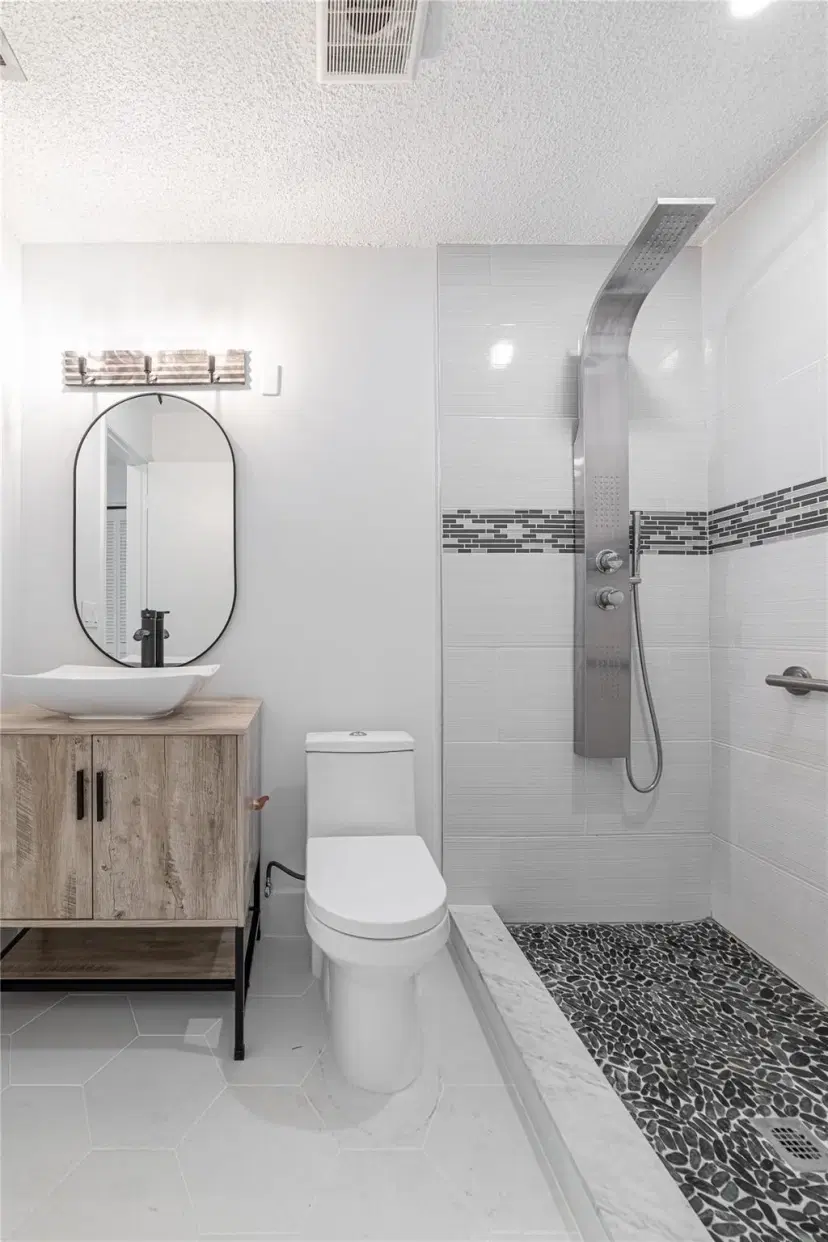 Picture of 811 SE 4Th Ave C204, Dania Beach FL 33004