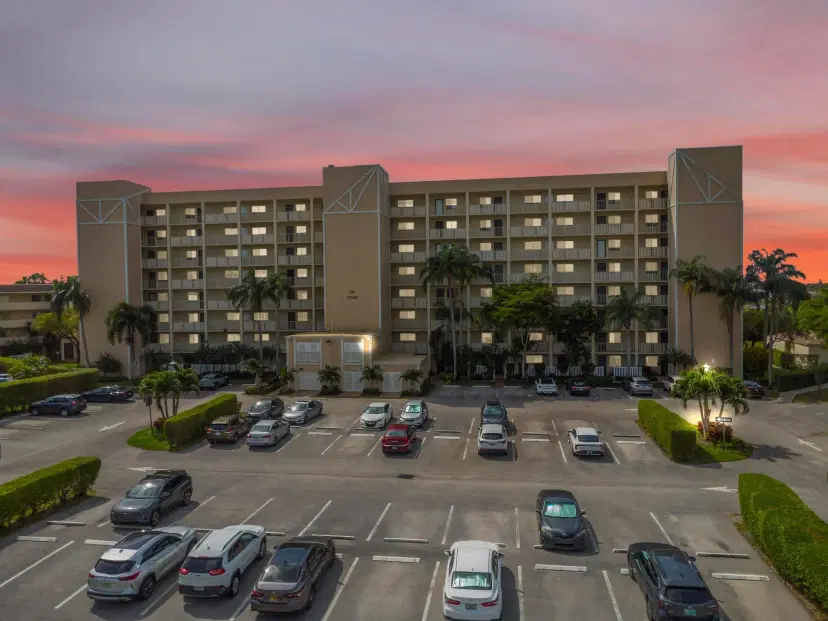 Picture of 7240 Huntington Lane 802, Delray Beach FL 33446