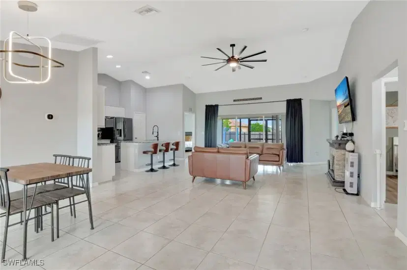 Picture of 407 NW 13Th St, Cape Coral FL 33993
