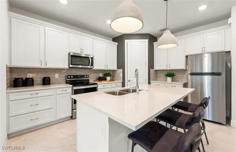 Picture of 3992 EAST Hampton Cir, Alva FL 33920