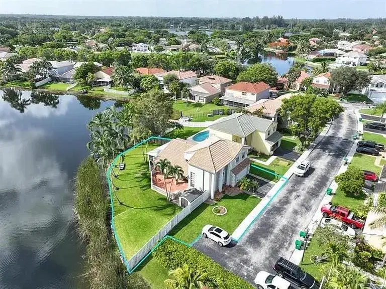 Picture of 900 Richwood Ter, Davie FL 33325