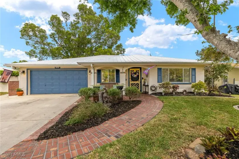 Picture of 855 Entrada Dr S, Fort Myers FL 33919