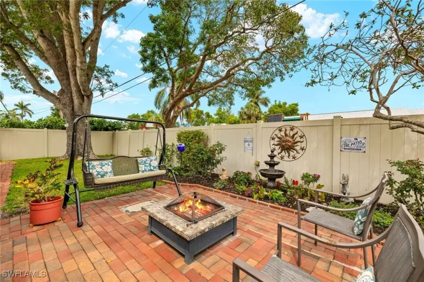 Picture of 855 Entrada Dr S, Fort Myers FL 33919
