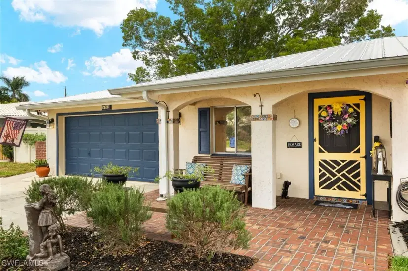 Picture of 855 Entrada Dr S, Fort Myers FL 33919