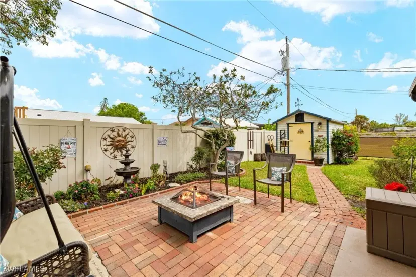 Picture of 855 Entrada Dr S, Fort Myers FL 33919