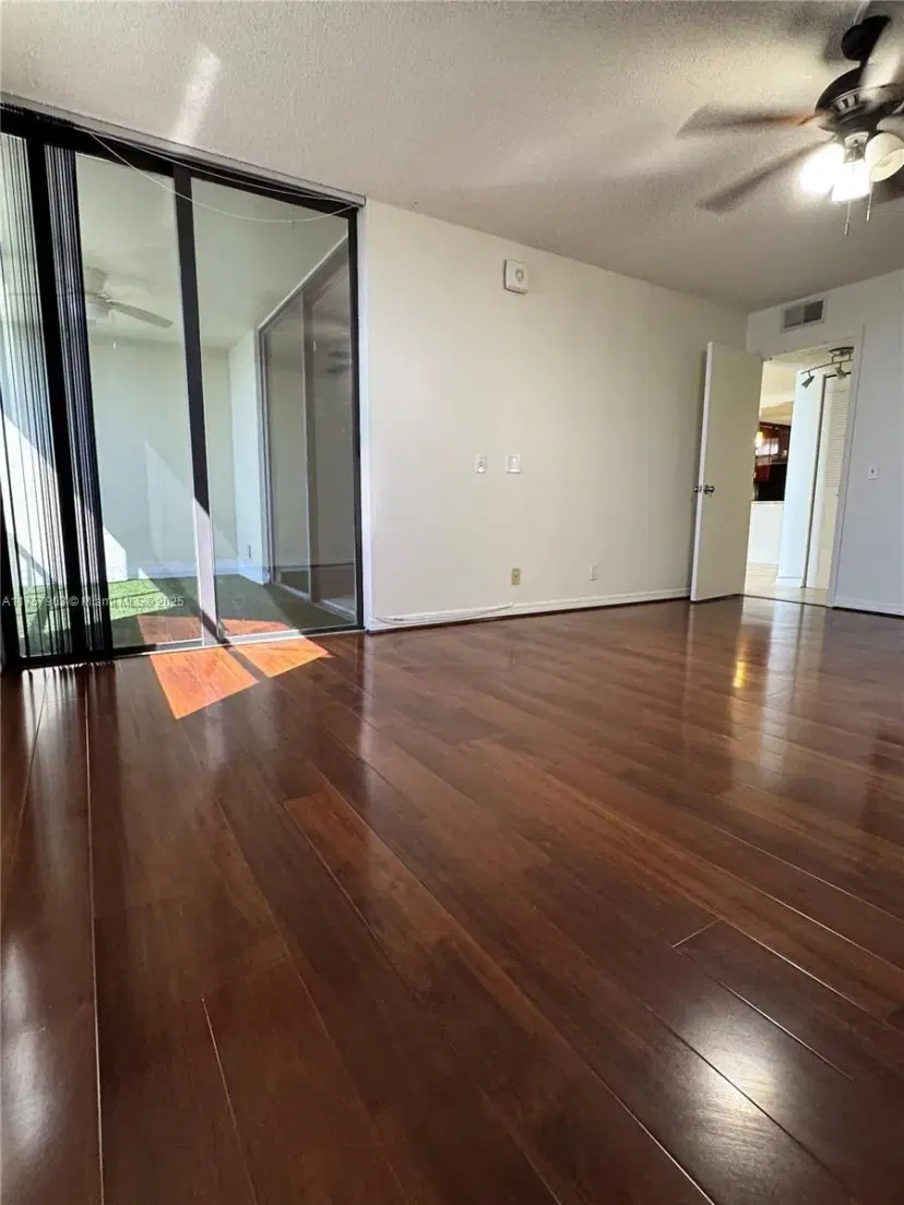 Picture of 110 Lake Emerald Drive 405, Oakland Park FL 33309
