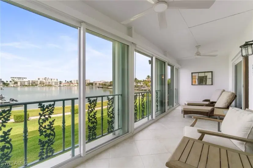 Picture of 383 Harbour Dr 209, Naples FL 34103