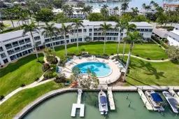Picture of 383 Harbour Dr 209, Naples, FL 34103