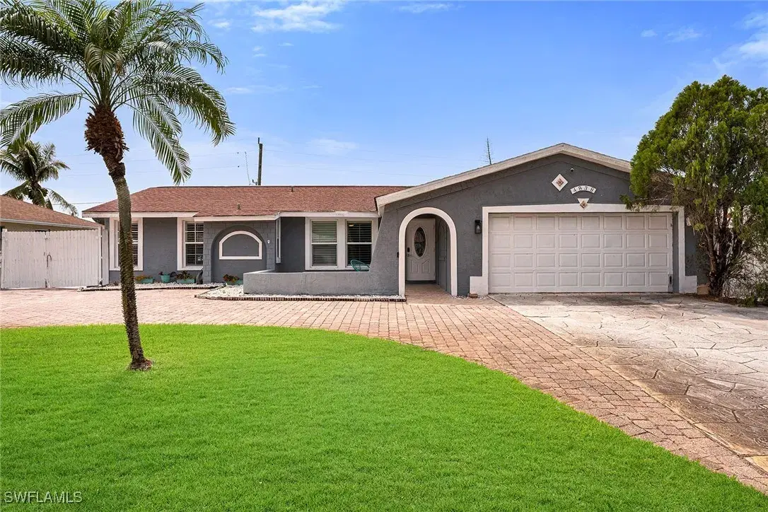 Picture of 4838 Tahiti Ln, Naples, FL 34112