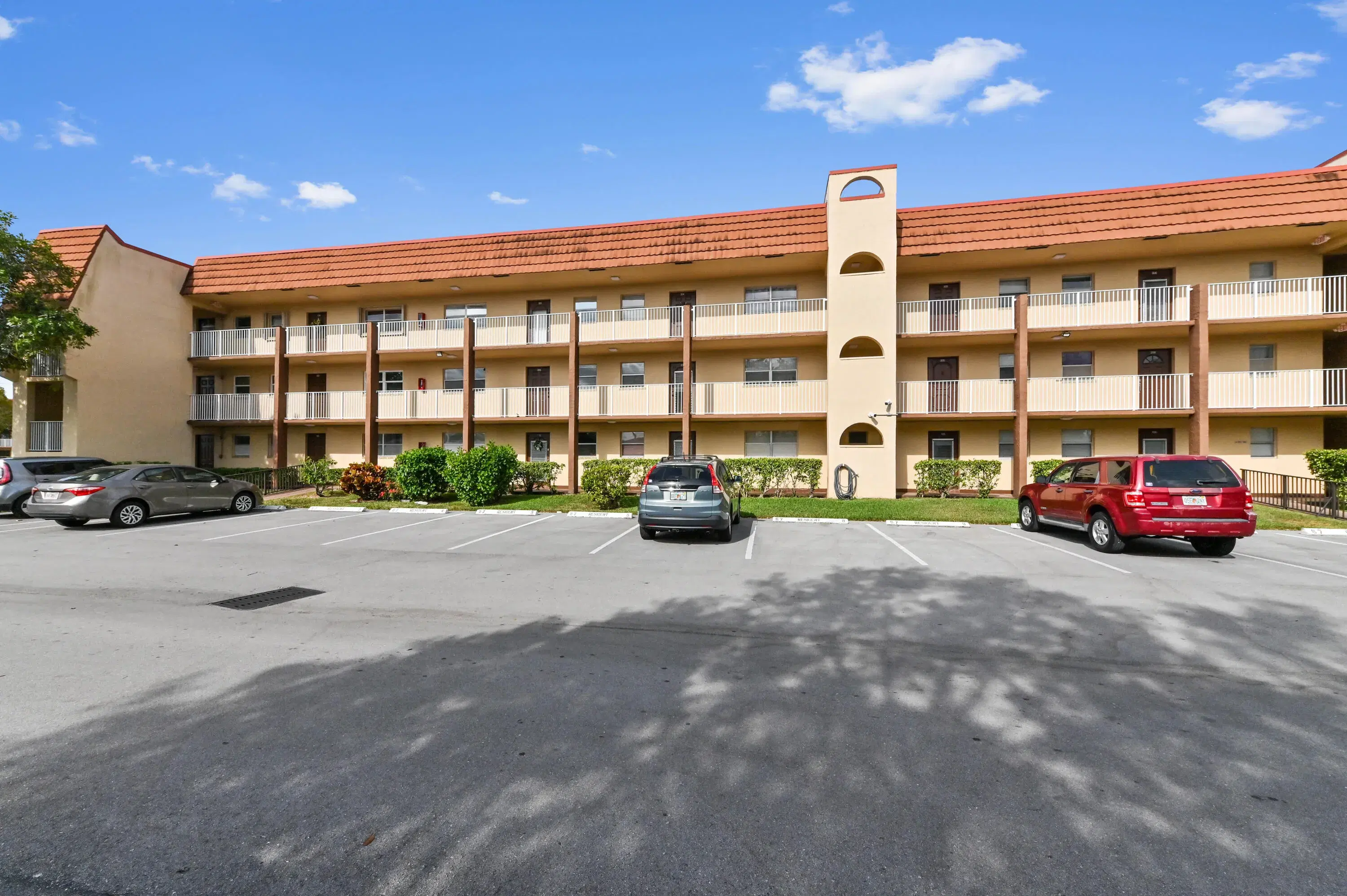 Picture of 8821 Sunrise Lakes Boulevard 203, Sunrise, FL 33322