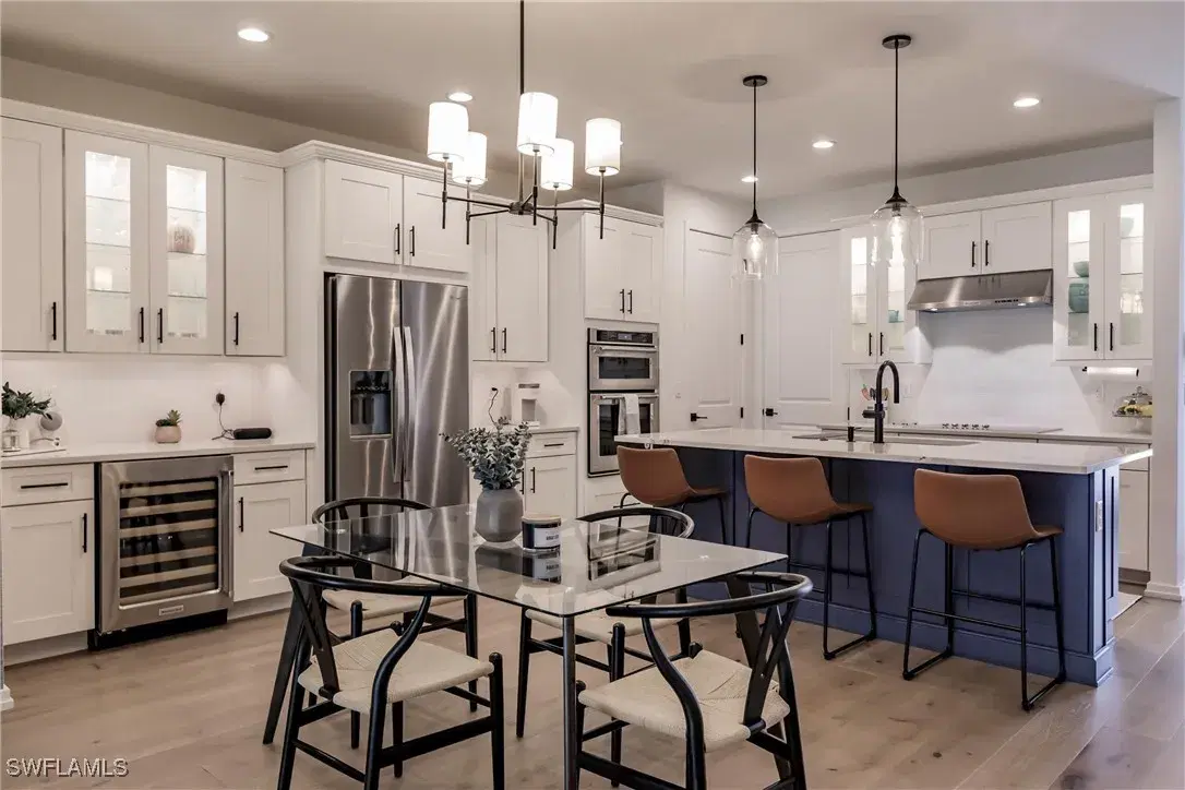 Picture of 13005 Pembroke Dr, Naples, FL 34105