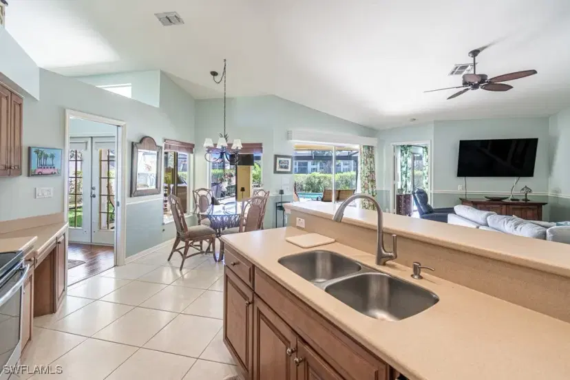 Picture of 450 Countryside Dr, Naples FL 34104