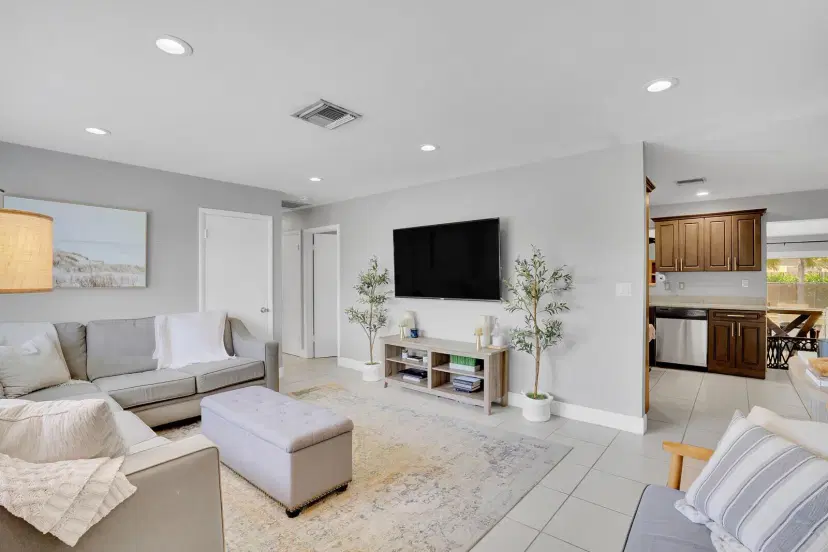 Picture of 313 Davis Road, Palm Springs FL 33461