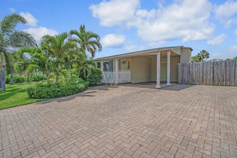 Picture of 313 Davis Road, Palm Springs FL 33461