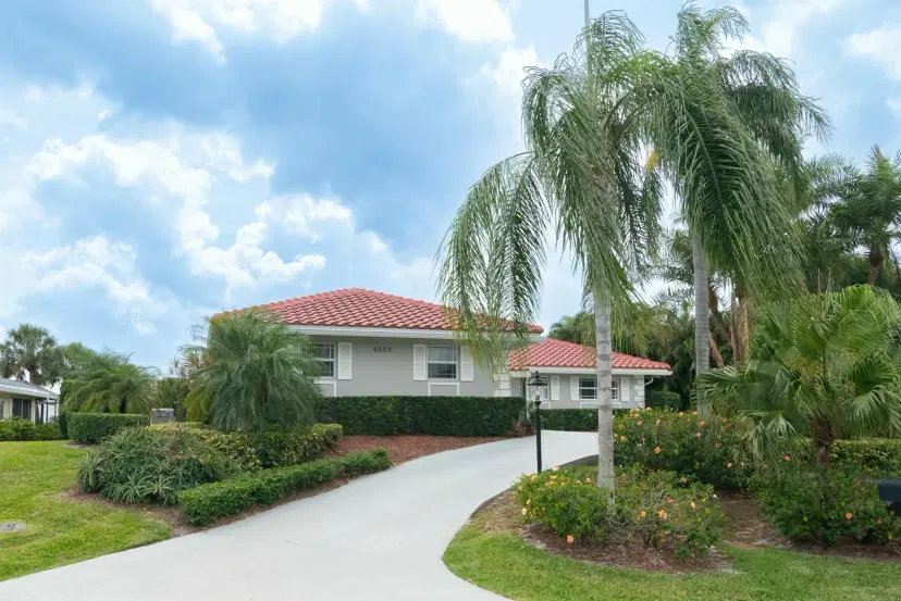 Picture of 4223 SE Fairway E, Stuart FL 34997