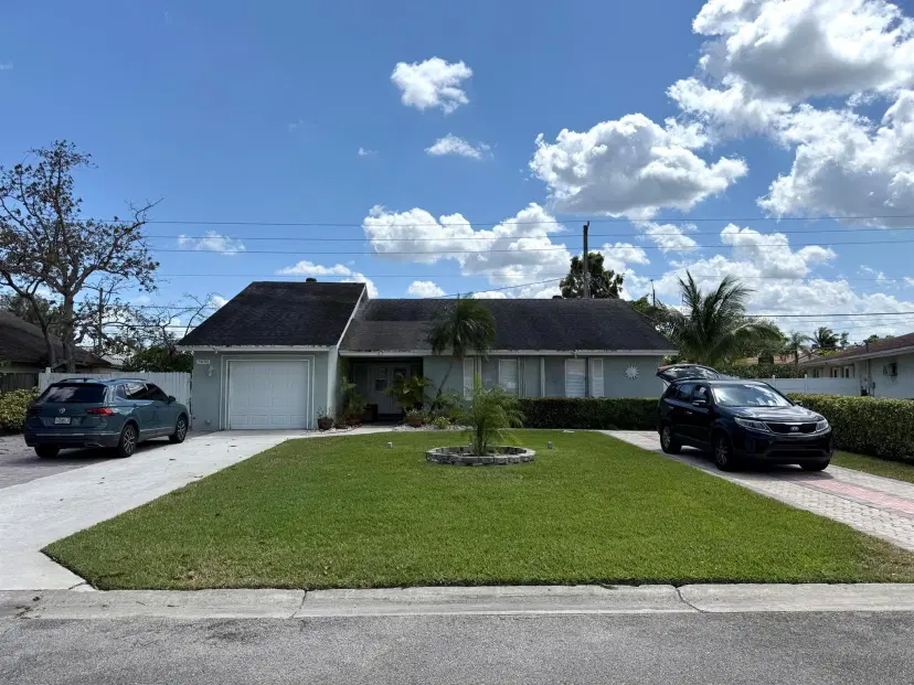 Picture of 3630 Walden Lane, Palm Springs FL 33406