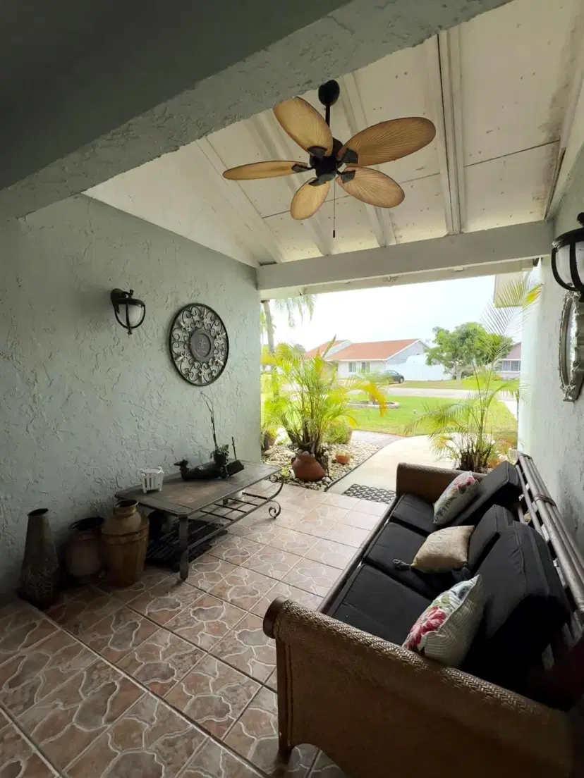 Picture of 3630 Walden Lane, Palm Springs FL 33406