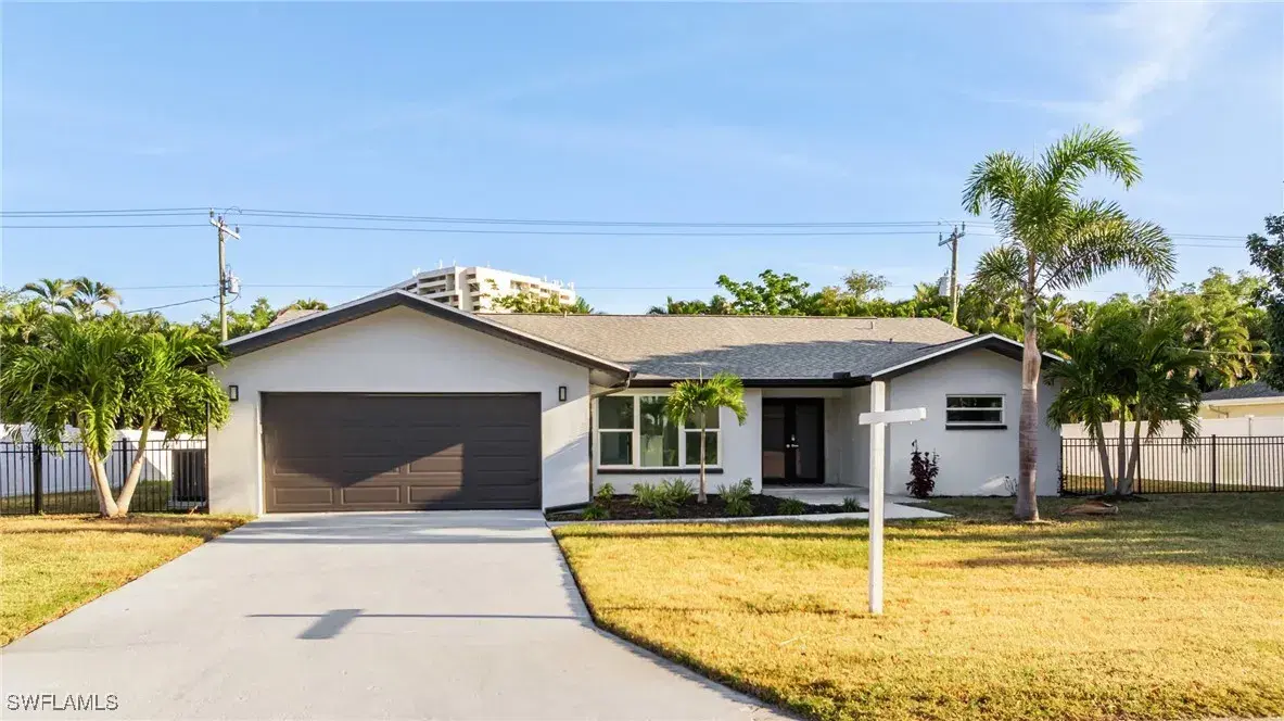 Picture of 959 N Town And River Dr, Fort Myers, FL 33919