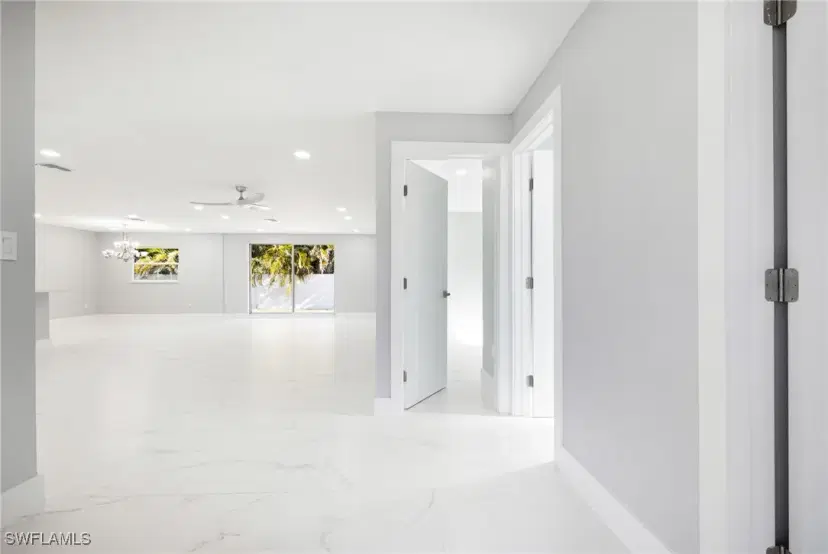 Picture of 959 N Town And River Dr, Fort Myers FL 33919