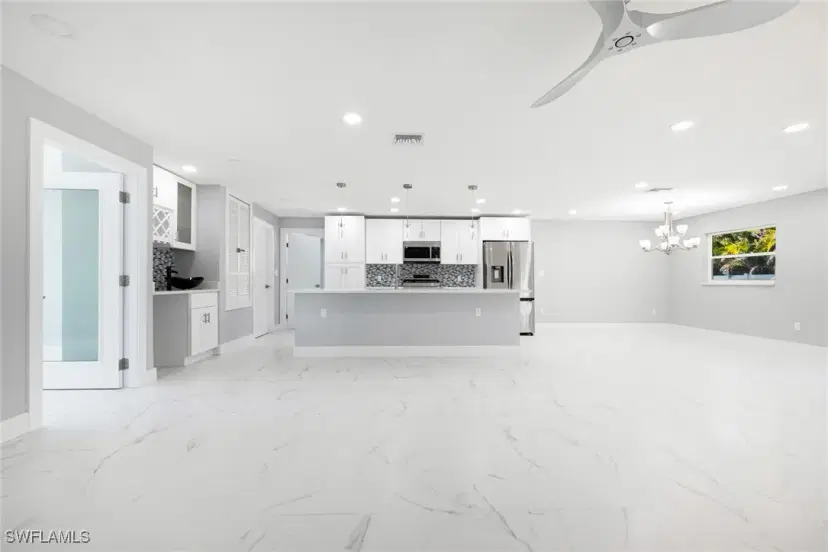 Picture of 959 N Town And River Dr, Fort Myers FL 33919