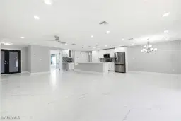 Picture of 959 N Town And River Dr, Fort Myers, FL 33919