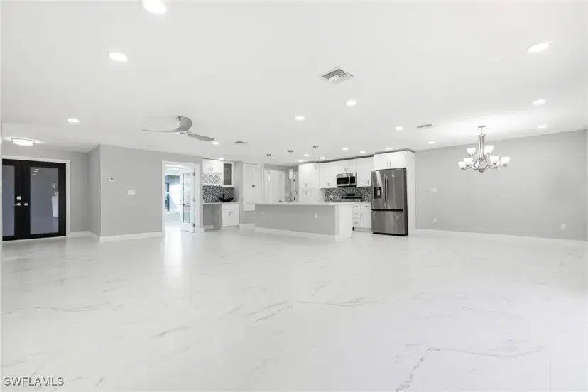 Picture of 959 N Town And River Dr, Fort Myers FL 33919