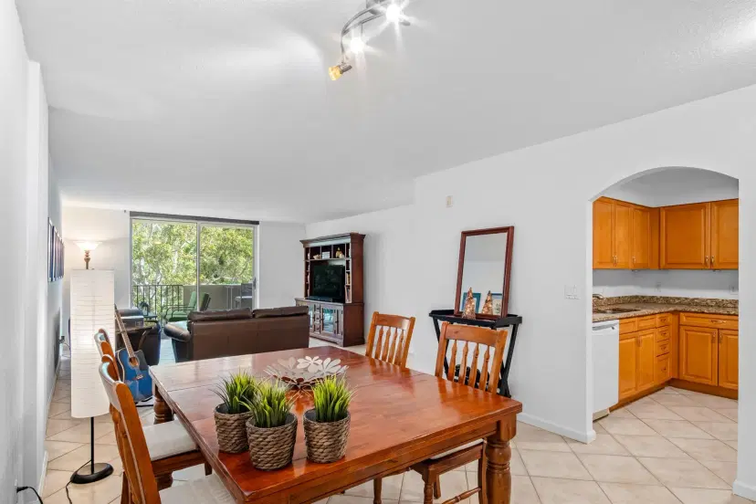 Picture of 1000 Spanish River Road 3R, Boca Raton FL 33432