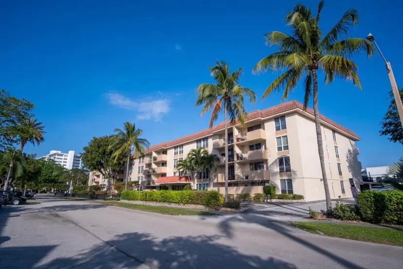 Picture of 1000 Spanish River Road 3R, Boca Raton FL 33432